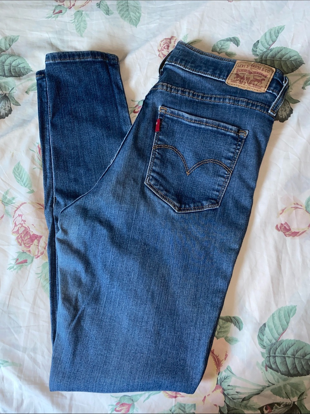 Levi's Women's Dark Blue Skinny Jeans with Red Tab